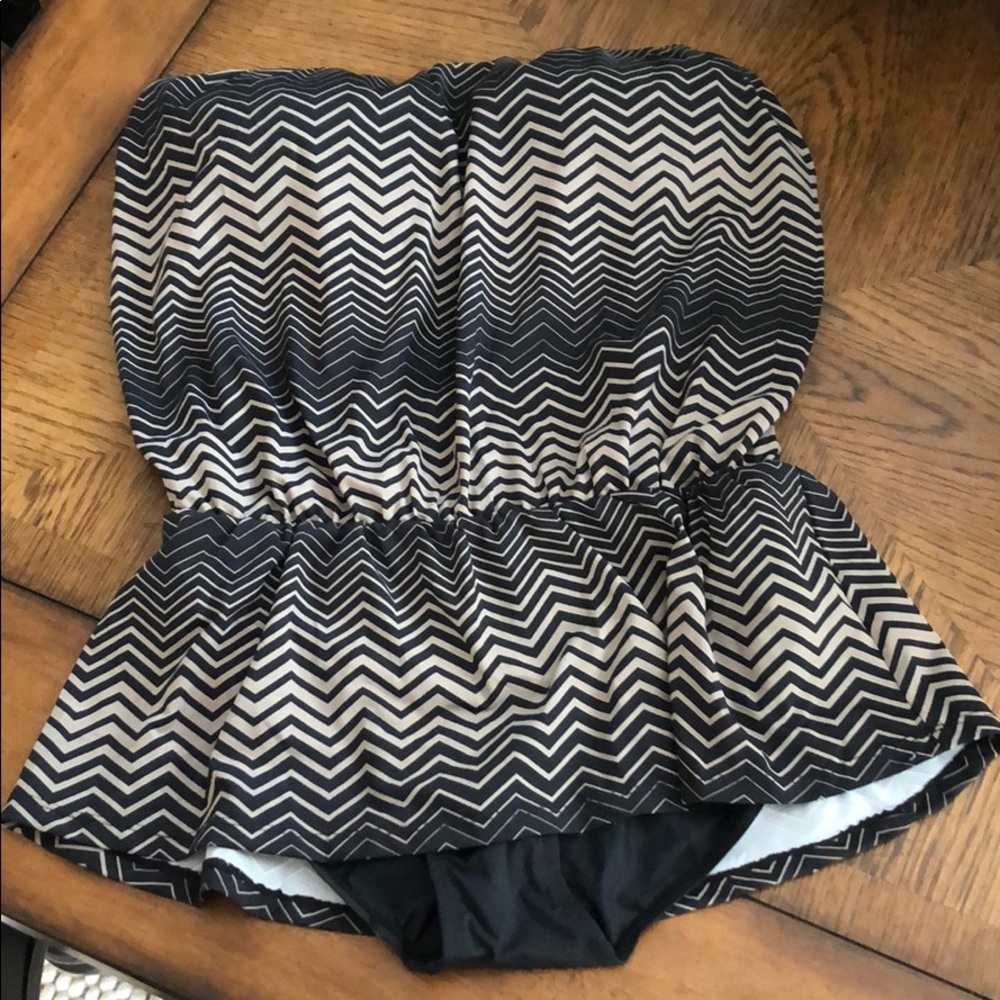 Jones New York Flounce Swimsuit, Sz 8